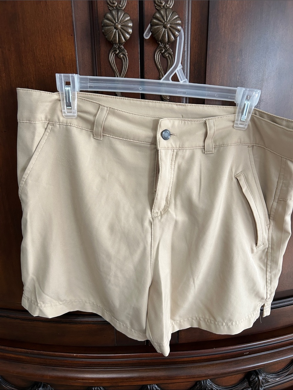 Magellan Outdoors Beige Women's Bermuda Shorts